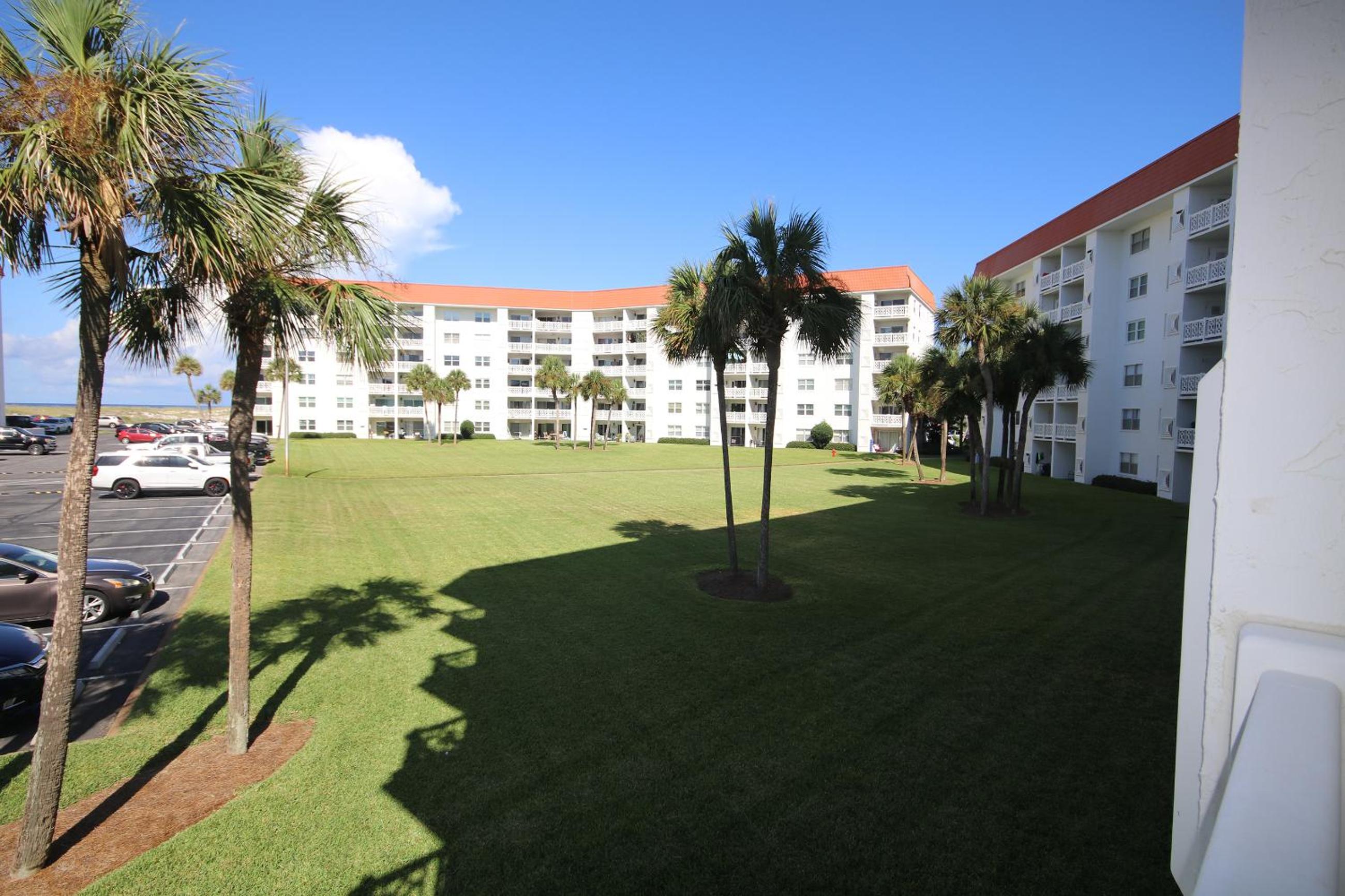 Hotel El Matador 120 - Second floor end unit with easy access to all amenities - Image 1