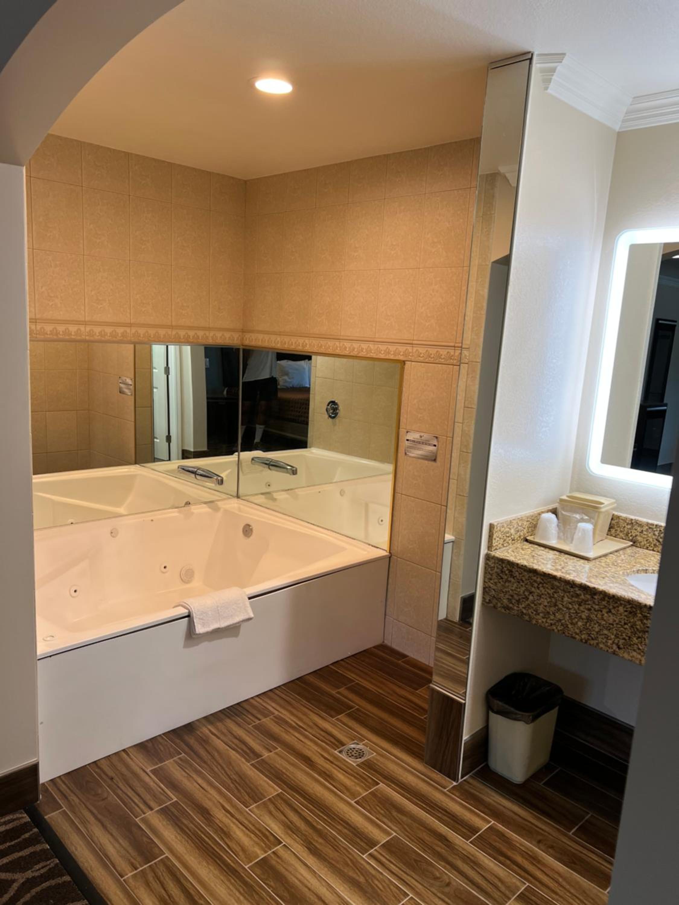 West Covina Vacations - Walnut Inn  Suites West Covina - Property Image 6