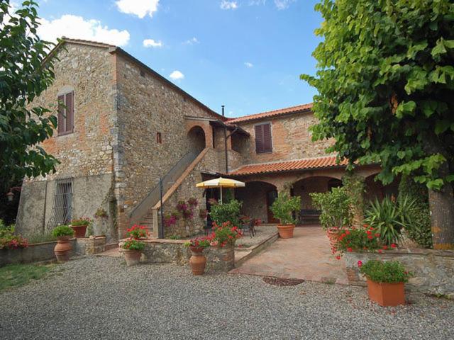 Agriturismo Agresto Apartments, Pool, Siena Hills view 2