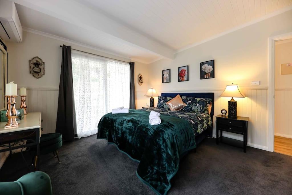 Hidden Gem ~ Luxury Cottage near Lake Daylesford