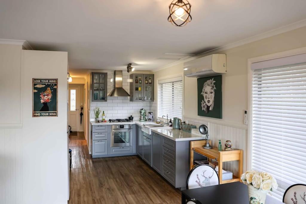 Hidden Gem ~ Luxury Cottage near Lake Daylesford