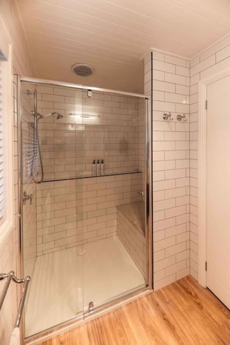 Hidden Gem ~ Luxury Cottage near Lake Daylesford