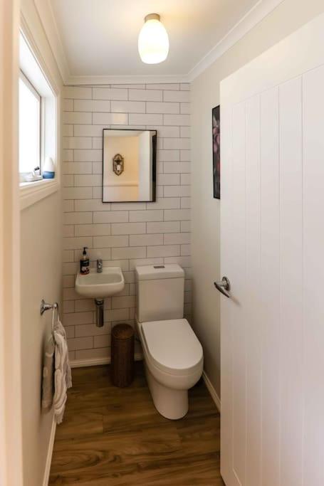 Hidden Gem ~ Luxury Cottage near Lake Daylesford