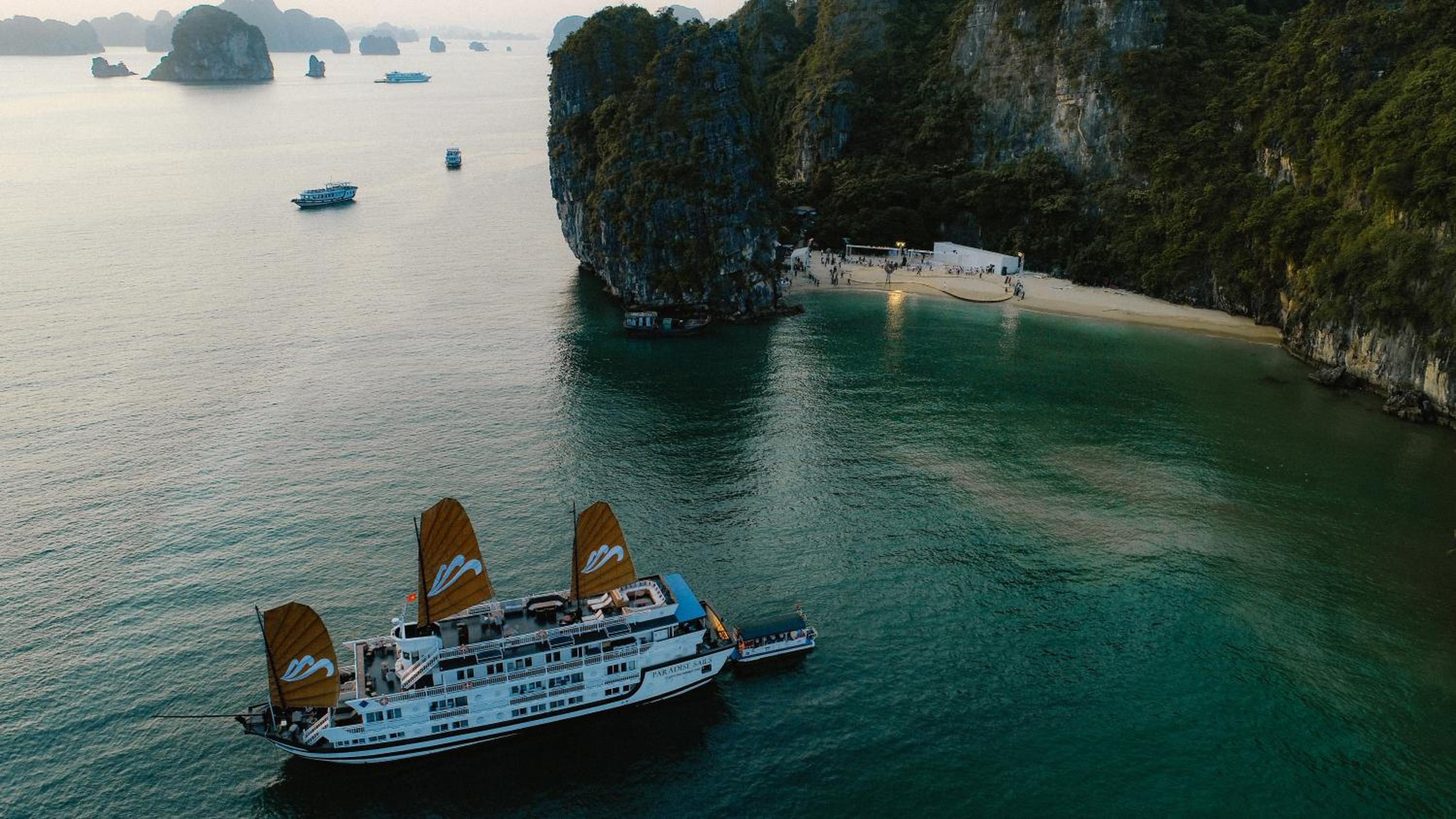 Paradise Sails Cruise