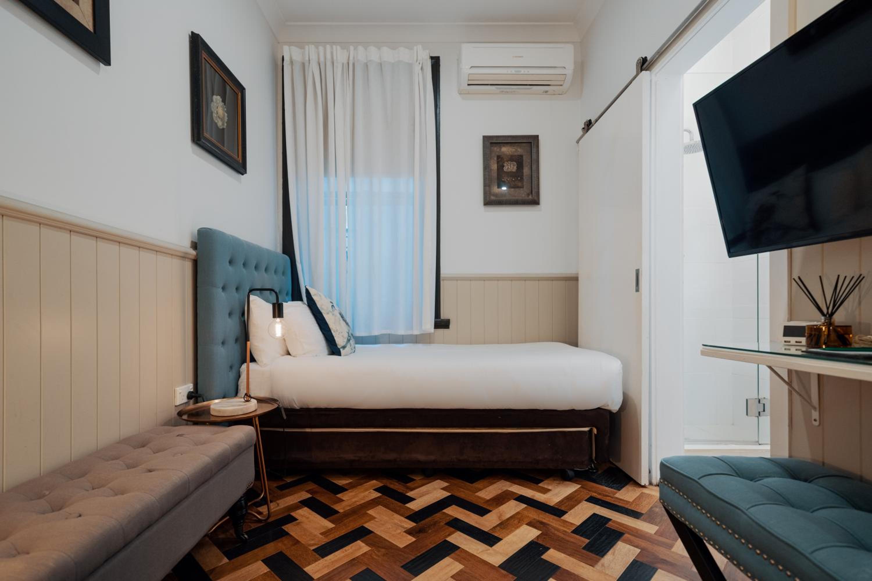 Cremorne Point Manor