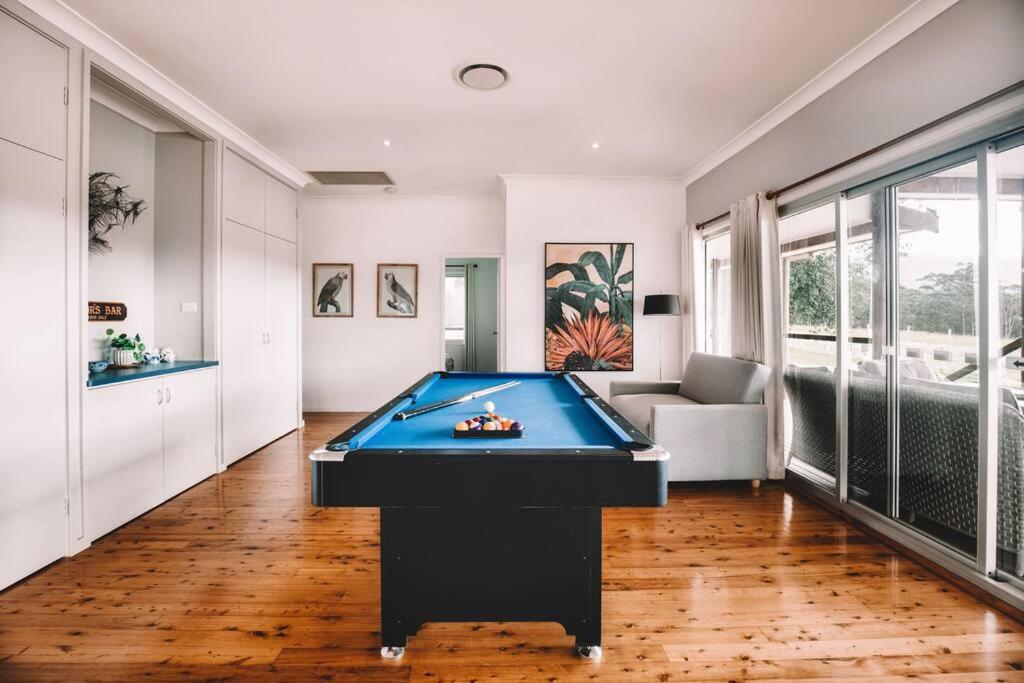 Cooranbong Farm Stay-7 Bedrooms Cottage with Pool and Tennis Court