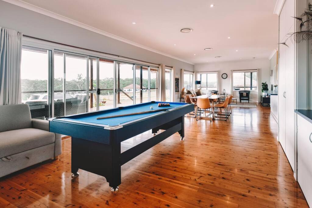 Cooranbong Farm Stay-7 Bedrooms Cottage with Pool and Tennis Court