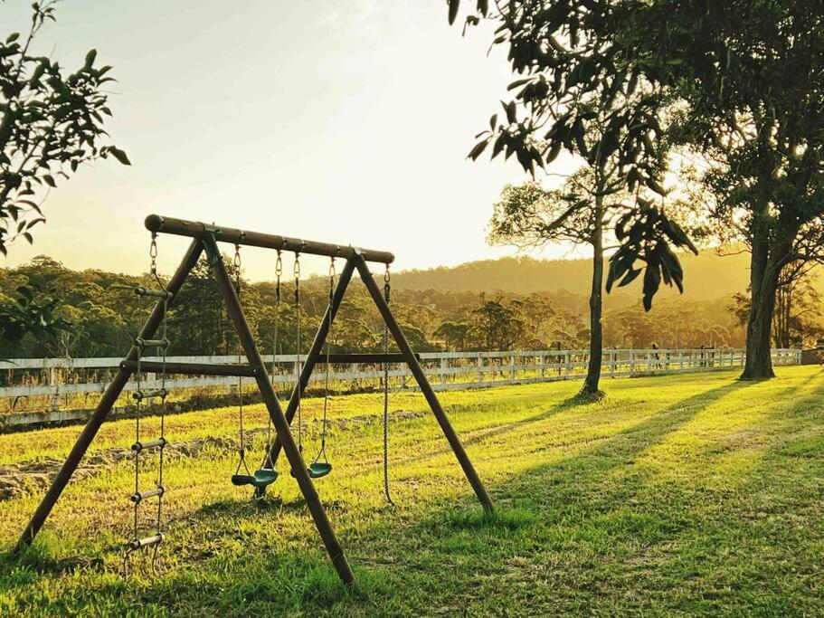 Cooranbong Farm Stay-7 Bedrooms Cottage with Pool and Tennis Court