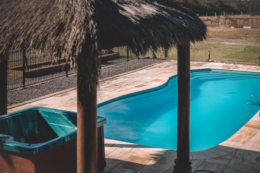 Cooranbong Farm Stay-7 Bedrooms Cottage with Pool and Tennis Court