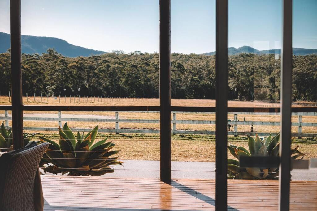 Cooranbong Farm Stay-7 Bedrooms Cottage with Pool and Tennis Court