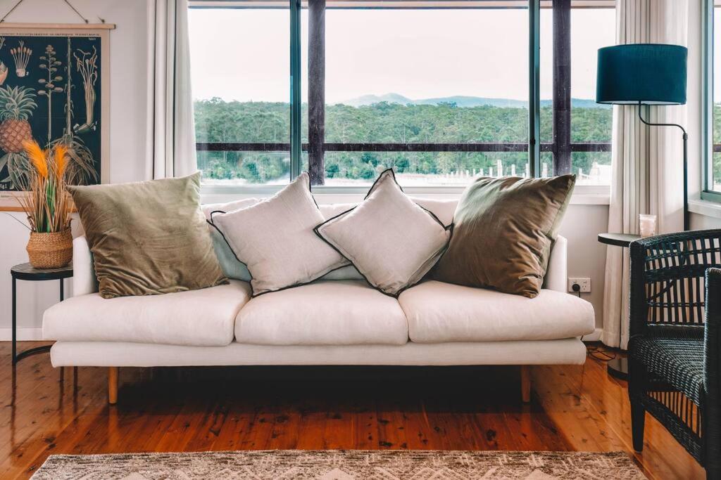 Cooranbong Farm Stay-7 Bedrooms Cottage with Pool and Tennis Court