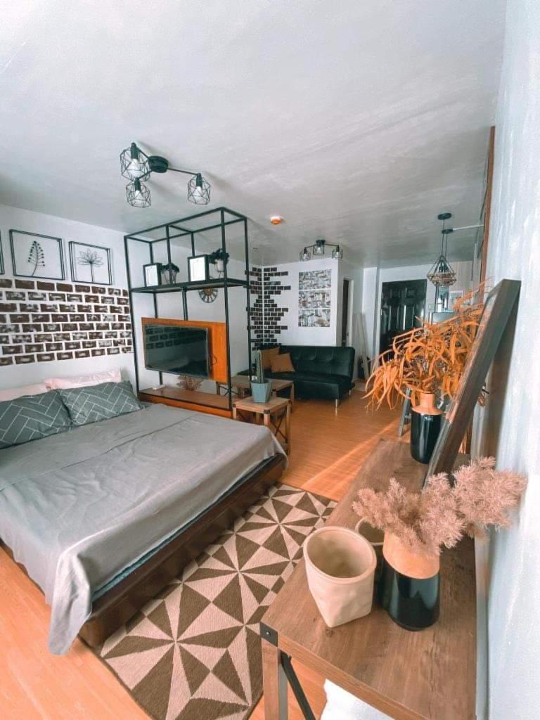 Black & Bold - 1BR Condo 50mbpsWIFI near SM Marilao view 2