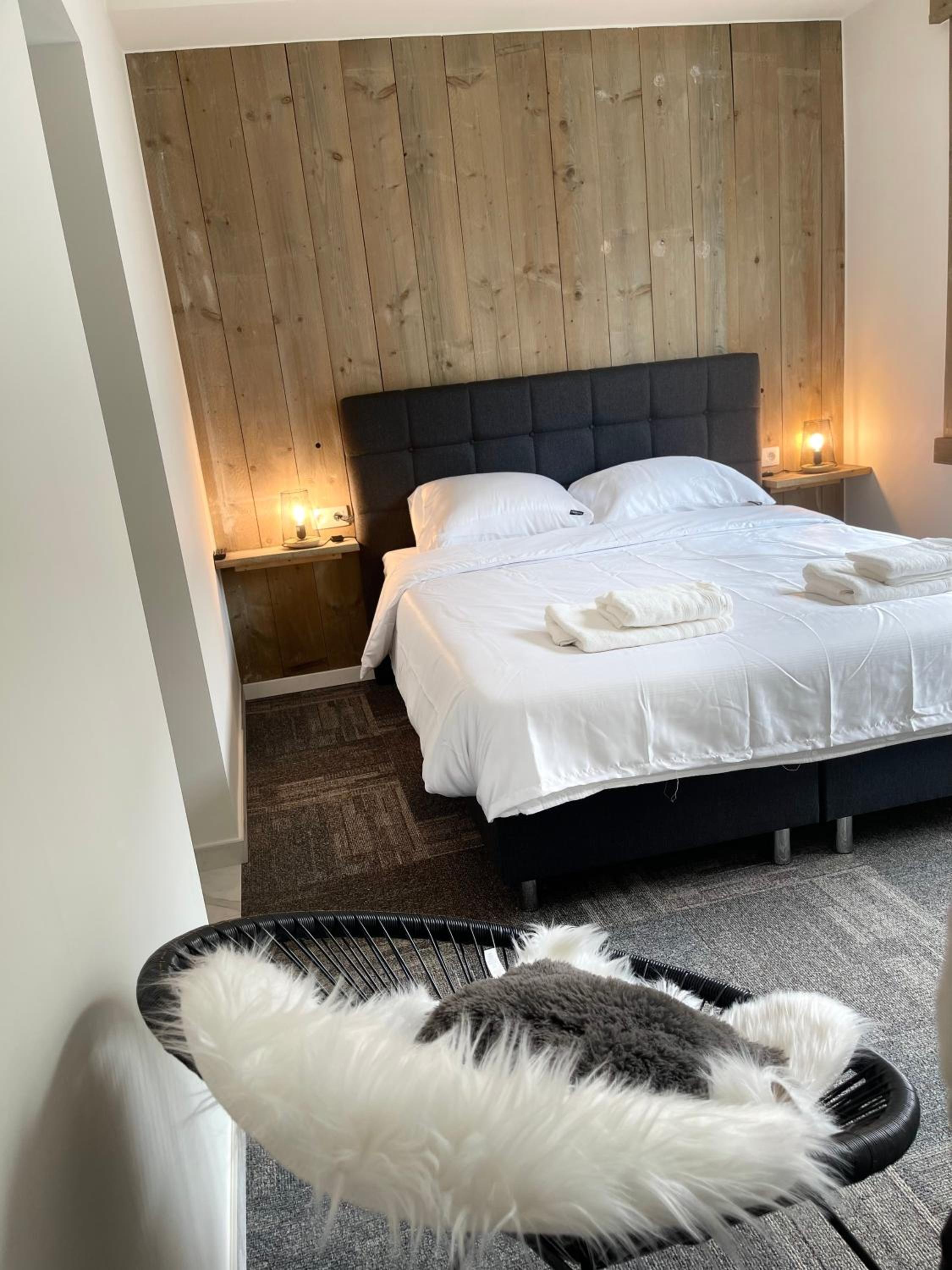 Bruges Vacations - Prachtige kamer in centrum Brugge met badkamer ! - Property Image 24