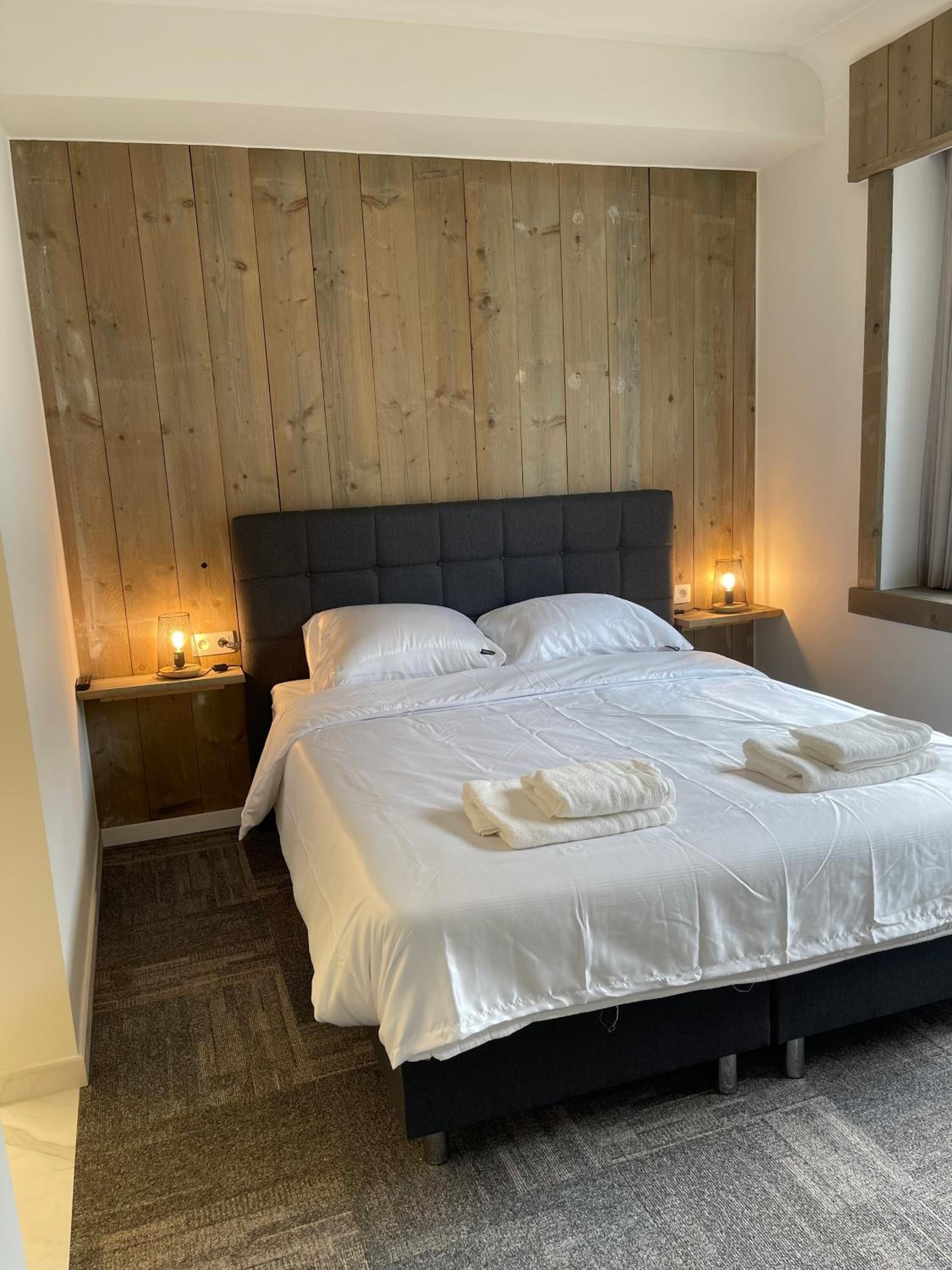 Bruges Vacations - Prachtige kamer in centrum Brugge met badkamer ! - Property Image 4