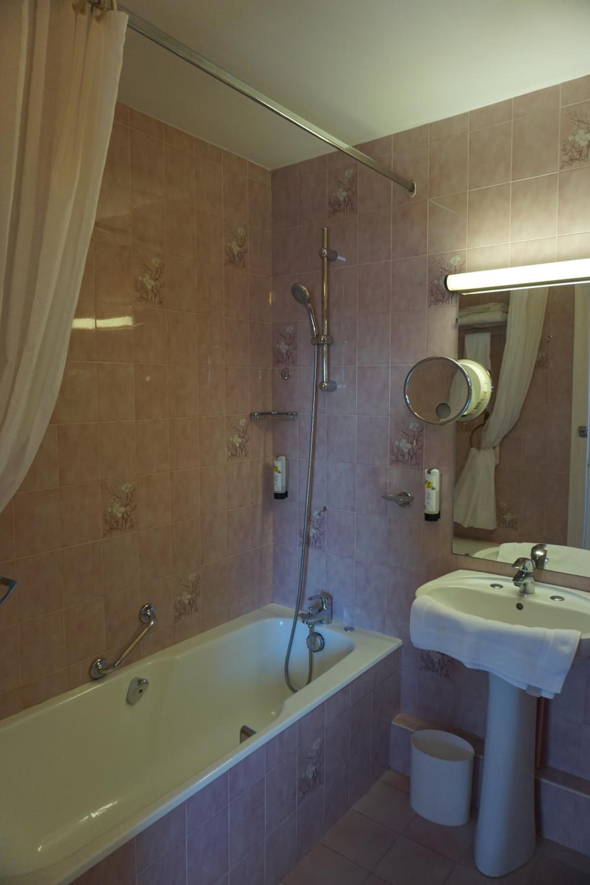 Benodet Vacations - Hotel Ker Vennaik - Property Image 1