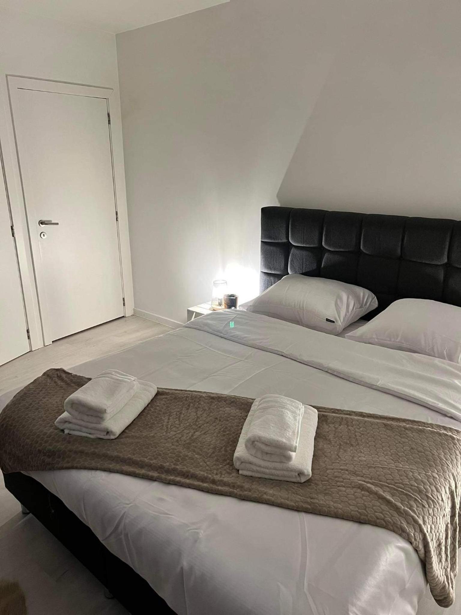 Bruges Vacations - Prachtige kamer in centrum Brugge met badkamer ! - Property Image 8