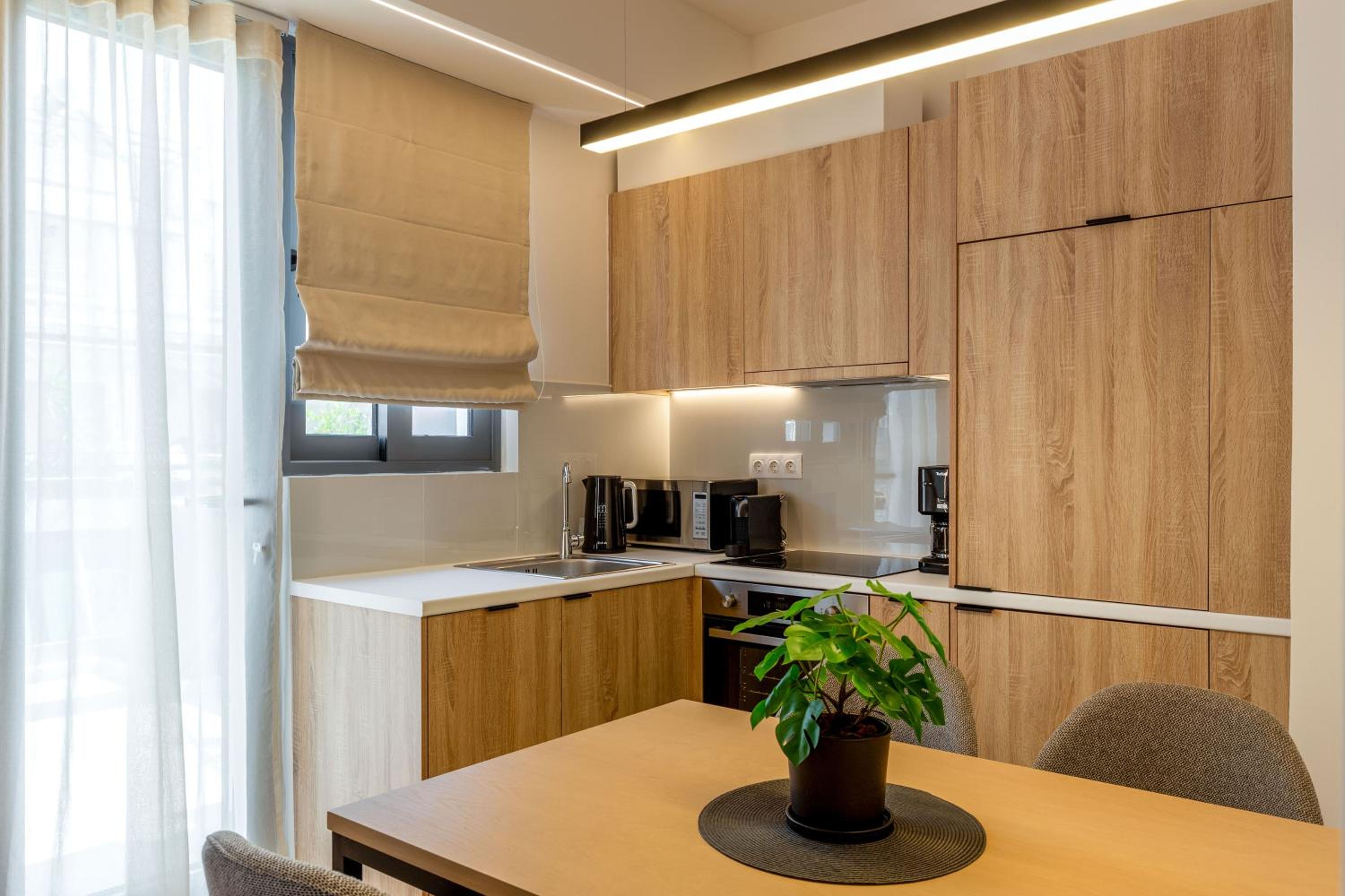 IO SUITES