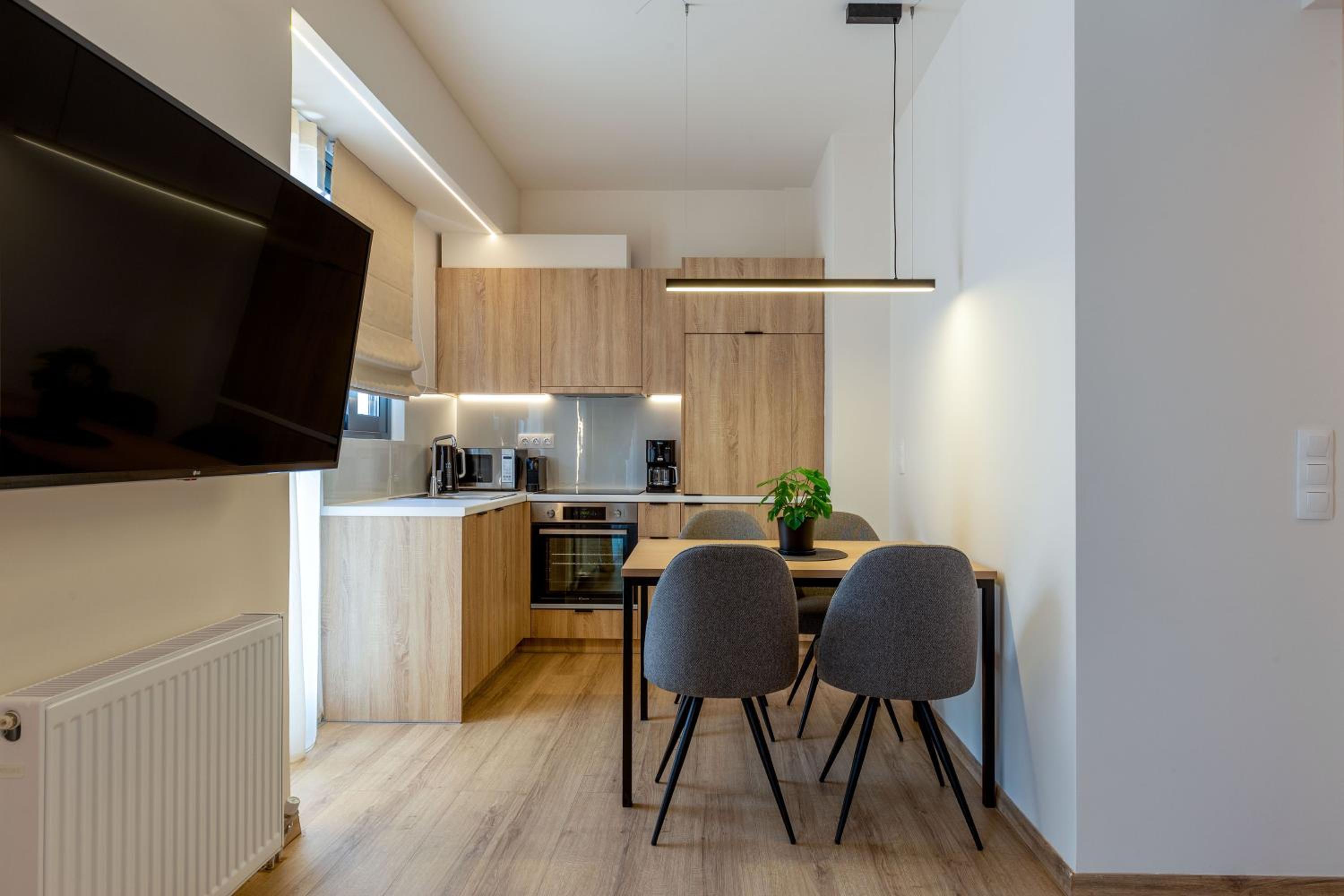 IO SUITES