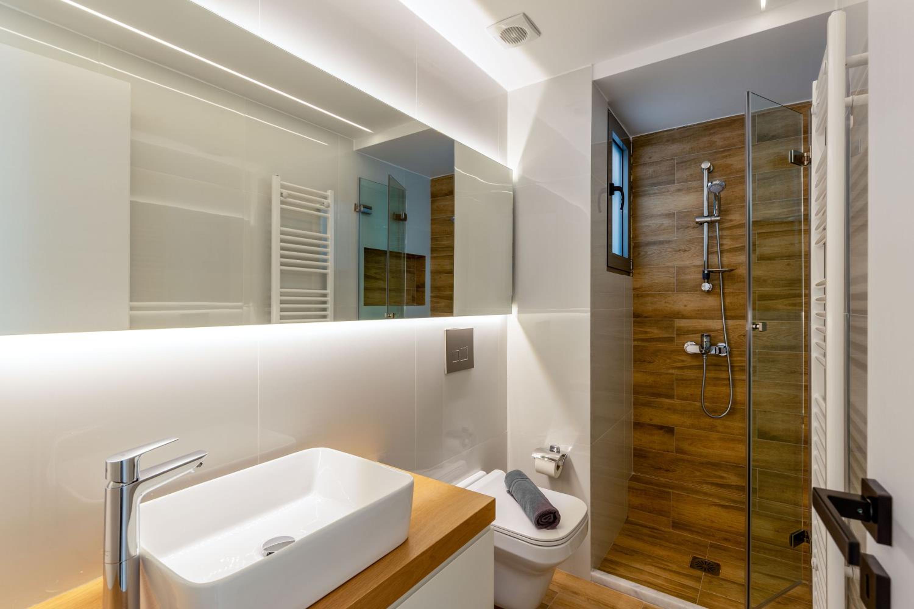IO SUITES