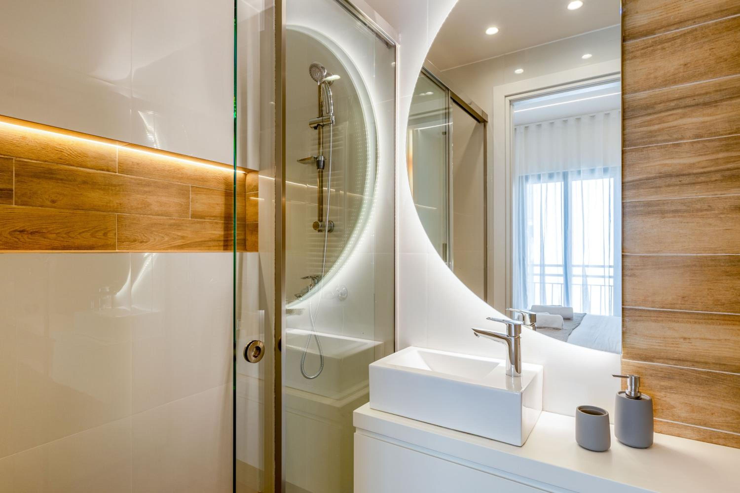 IO SUITES