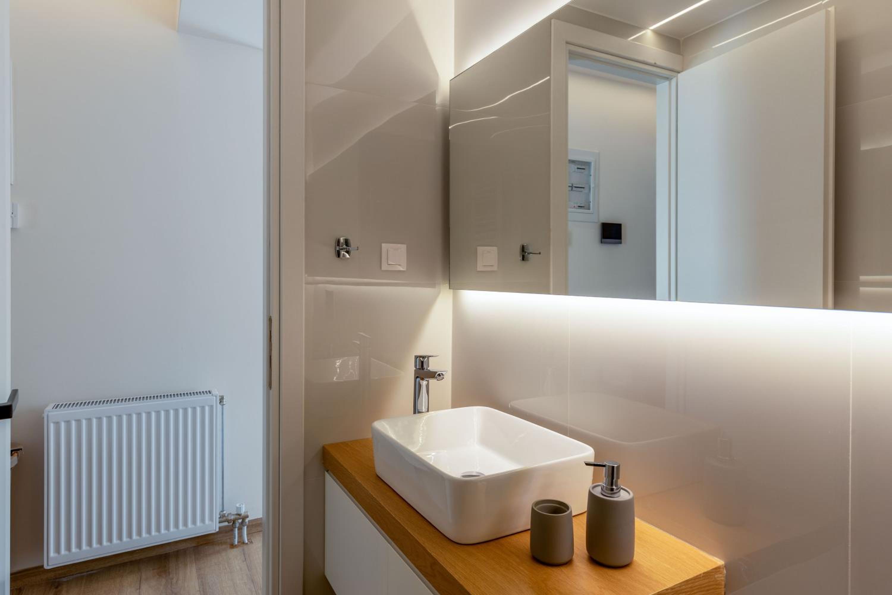 IO SUITES
