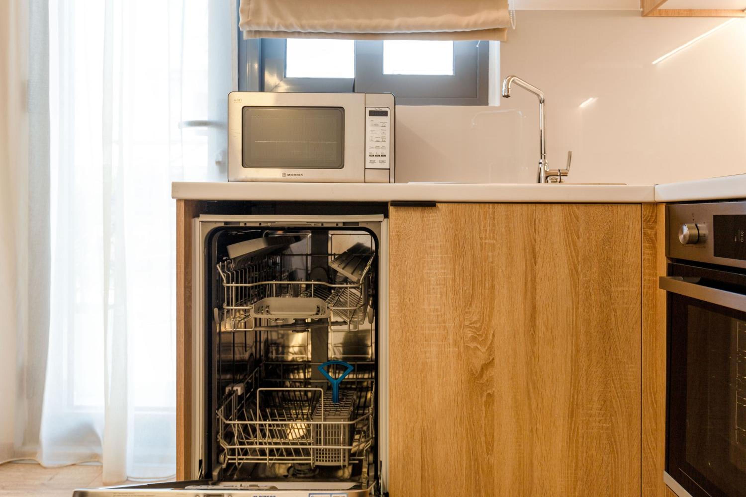 IO SUITES