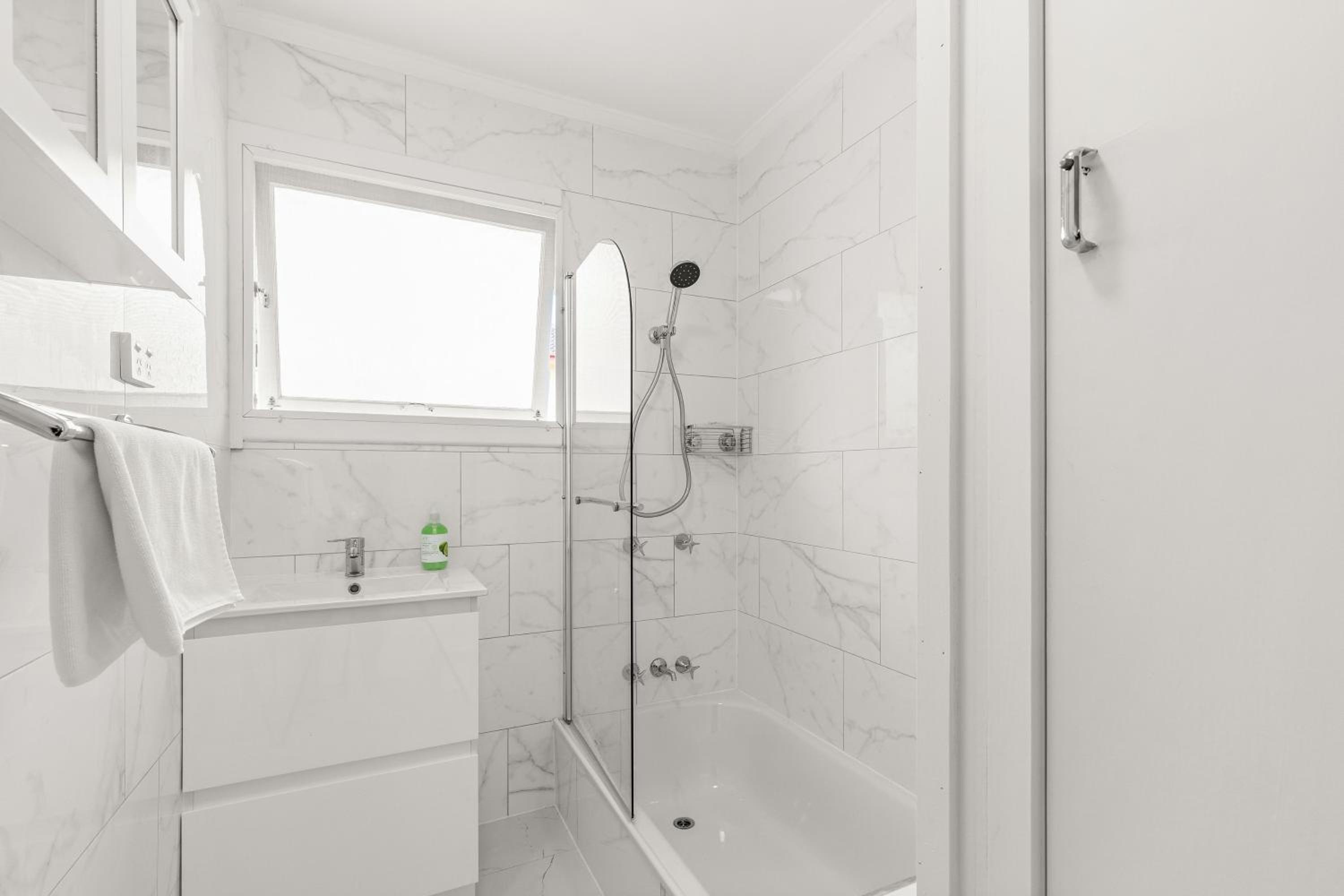 Brisbane Vacations - KozyGuru / Carindale / Immaculate 3 Beds Holiday Home QCA061 - Property Image 11