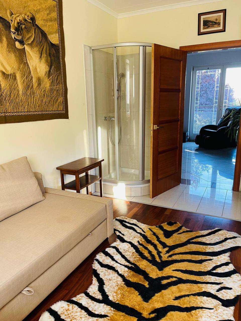 RoseHill Garden Family Villa with a Great Budapest View