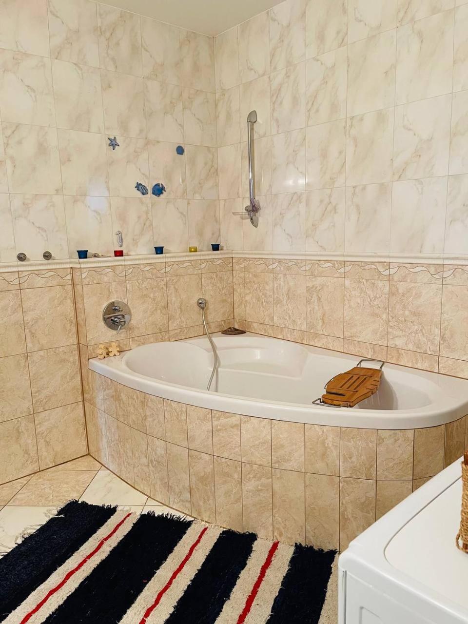 RoseHill Garden Family Villa with a Great Budapest View photo 5