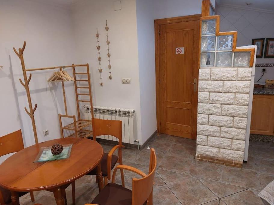 La Buhardilla. Aparcamiento exterior privado