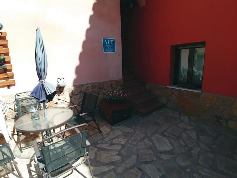 La Buhardilla. Aparcamiento exterior privado