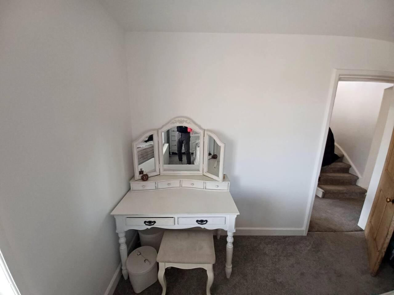 3 Bed Cottage-Sleeps 6-Country Views-Pet friendly