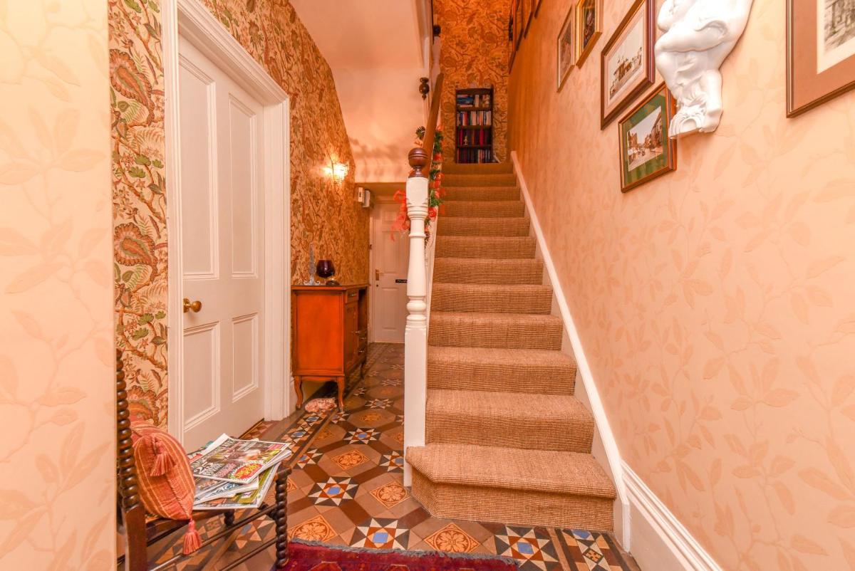Twelfth Night Guesthouse