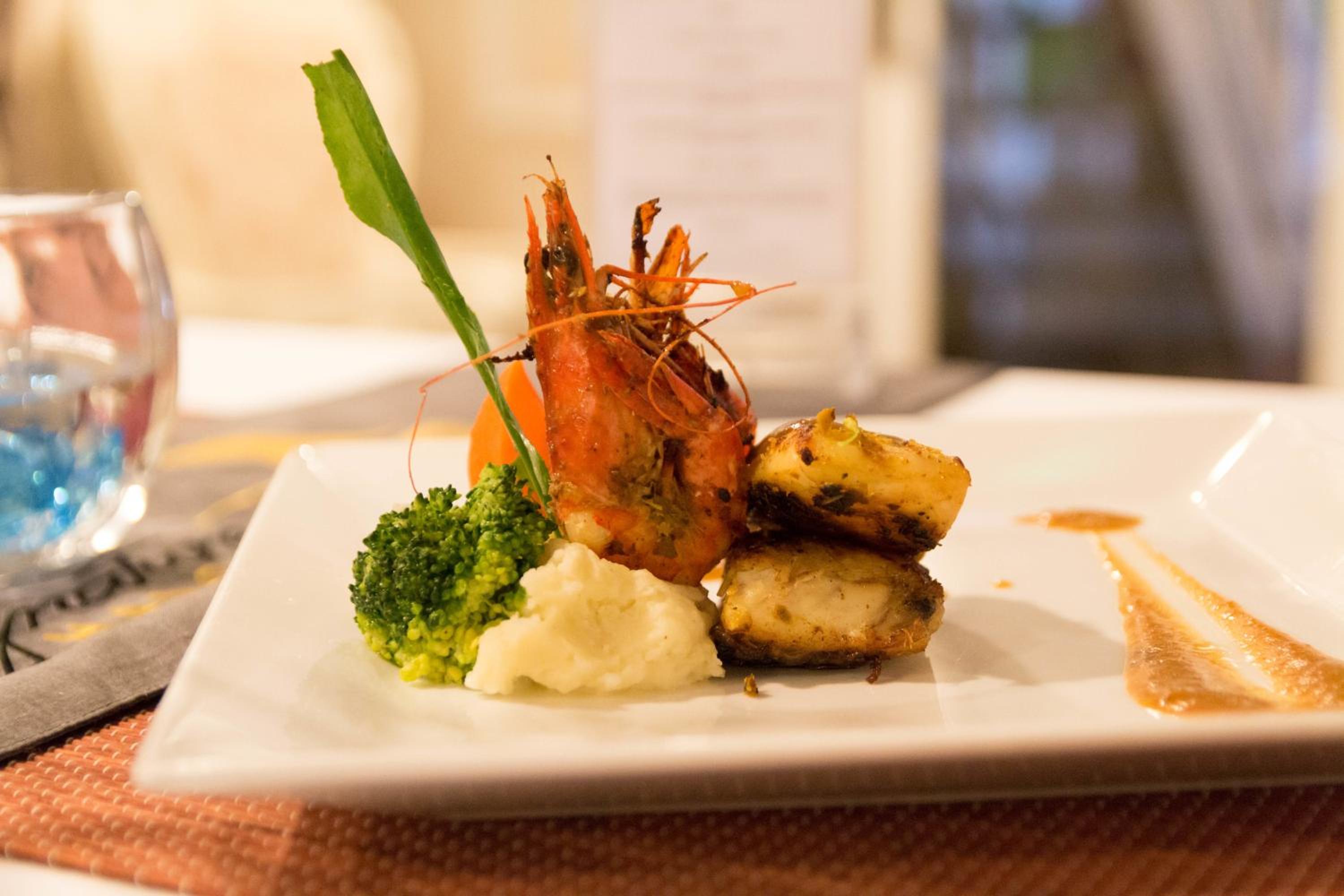 Signature Royal Halong Cruise