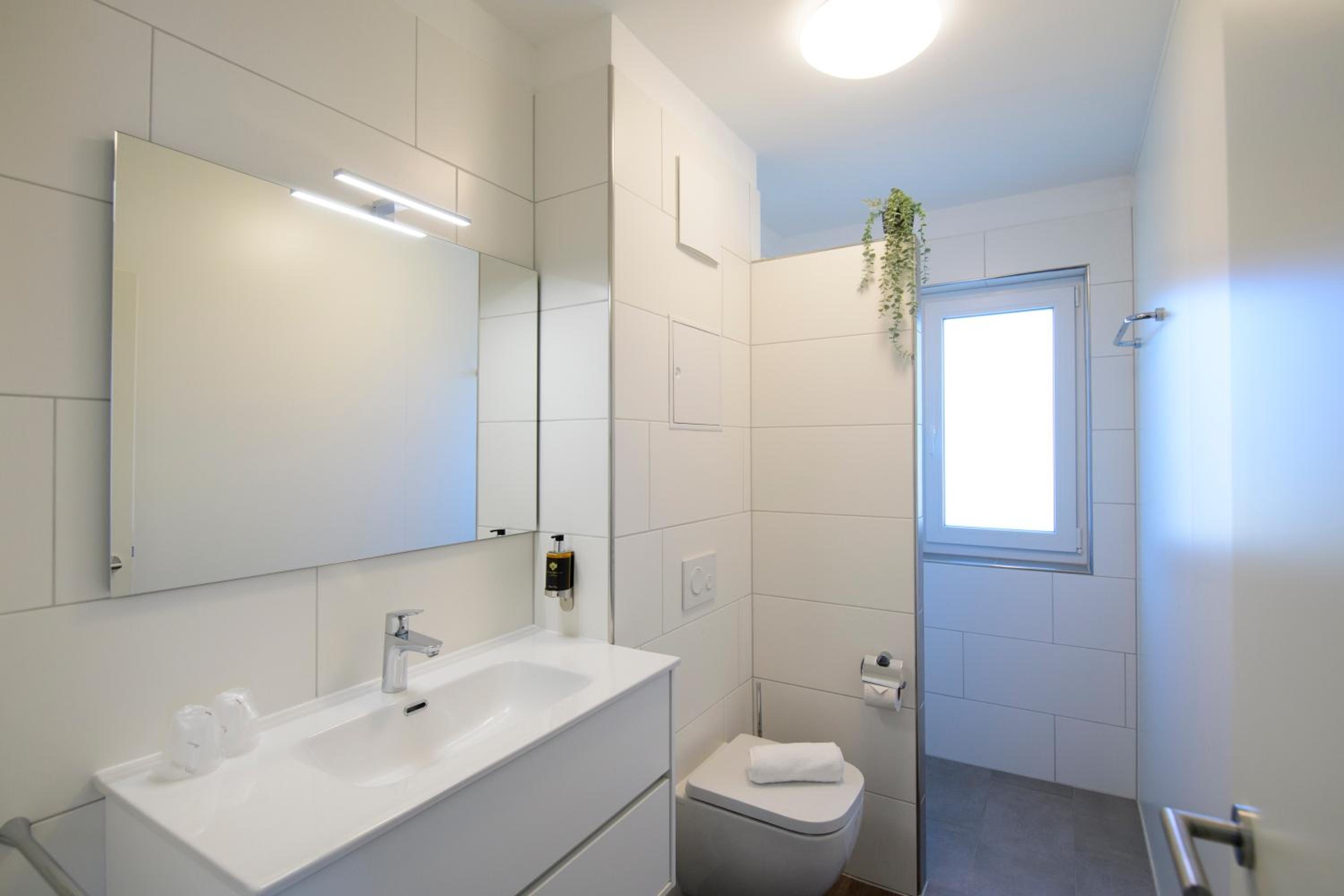 Smart Stay Aparthotel Saarbrucken Sud - Self-Check-In - Free Parking - Property Image 17