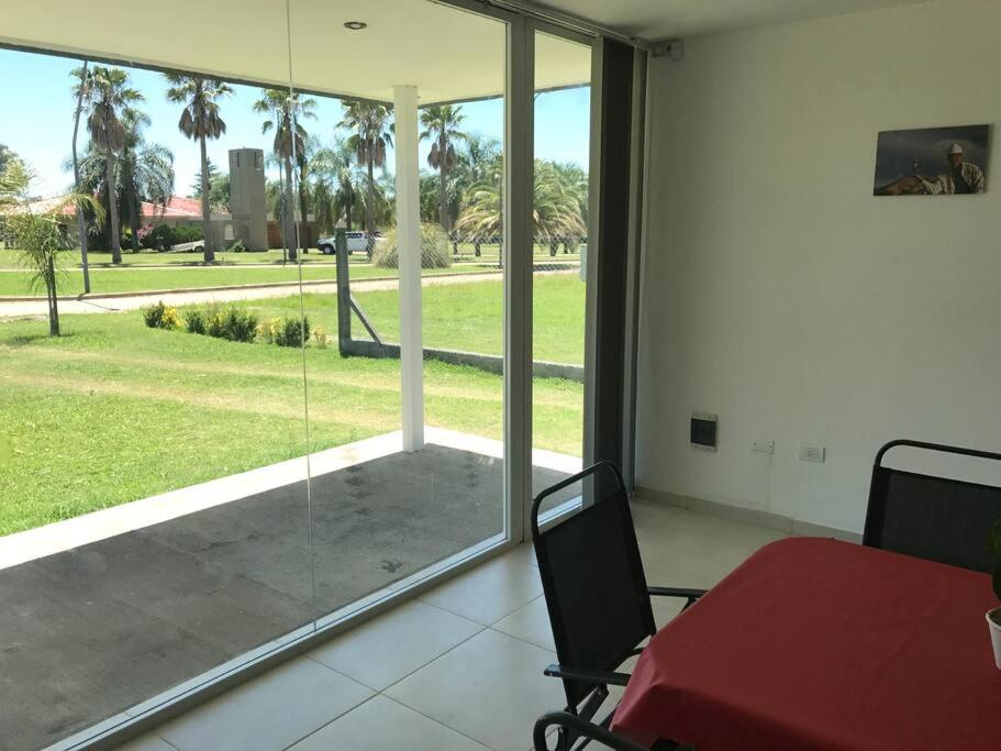 Casa frente al lago en barrio privado