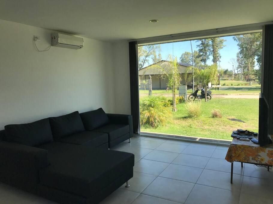Casa frente al lago en barrio privado