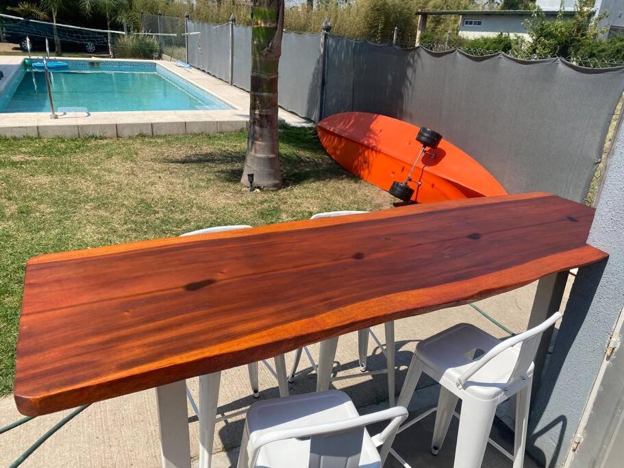 Casa frente al lago en barrio privado