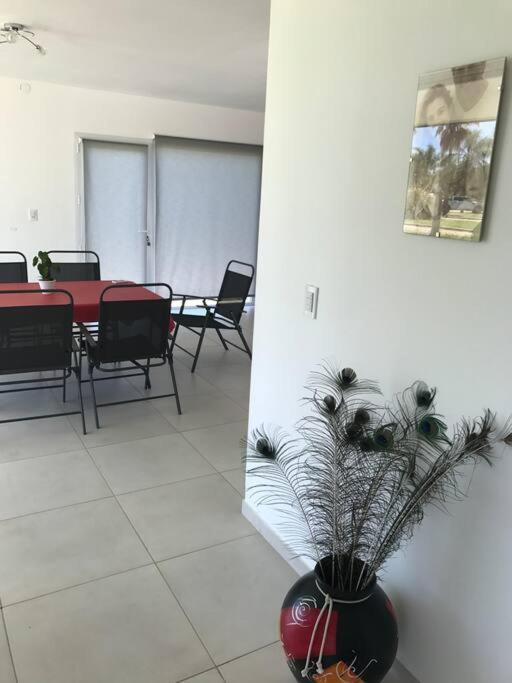 Casa frente al lago en barrio privado