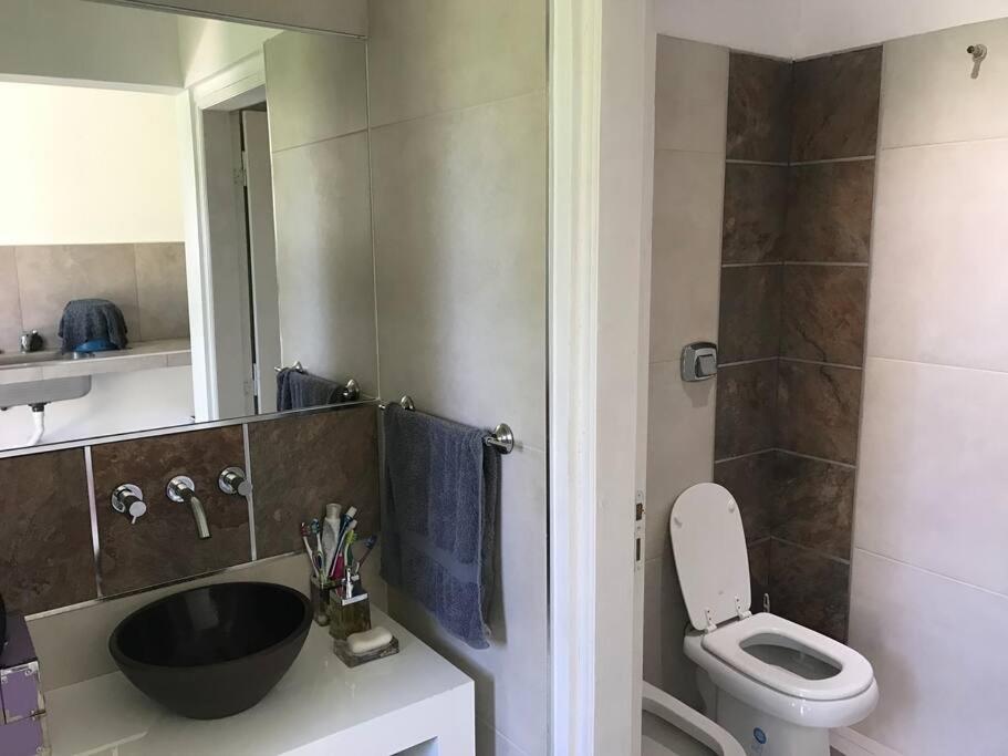 Casa frente al lago en barrio privado