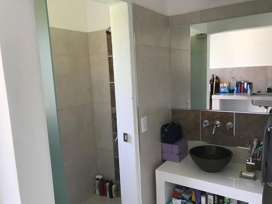 Casa frente al lago en barrio privado