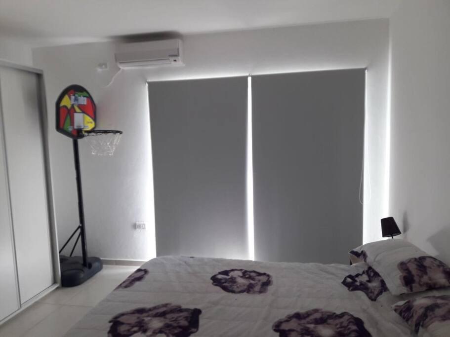 Casa frente al lago en barrio privado