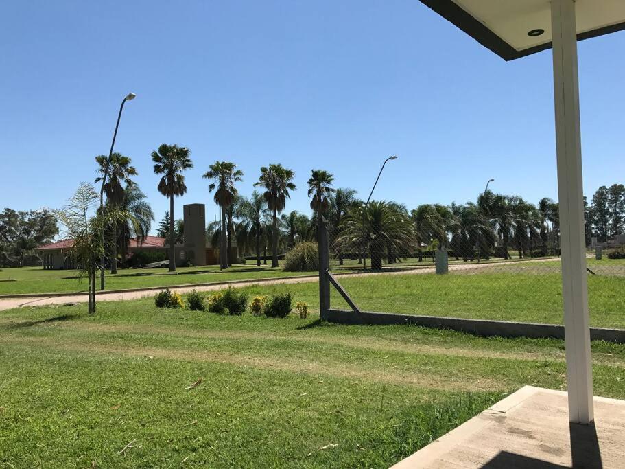 Casa frente al lago en barrio privado
