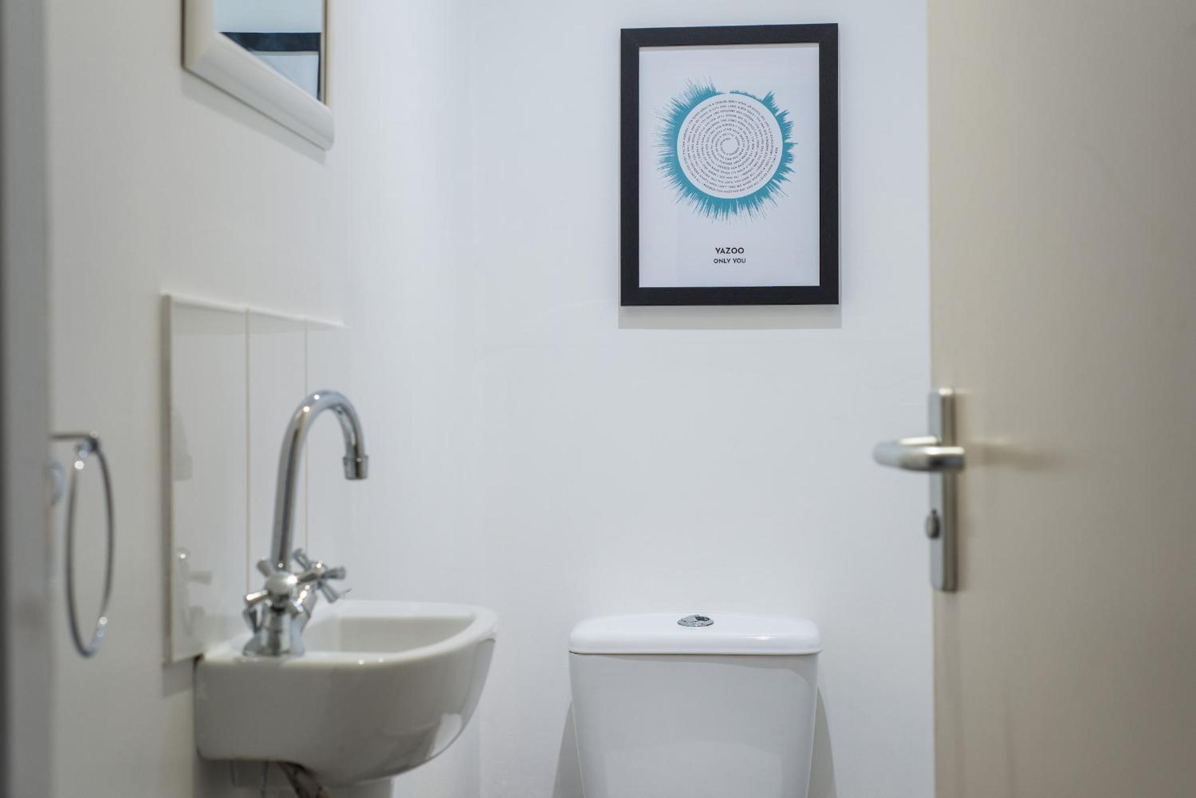 Downtown and central 1 bed in Edinburgh view 3