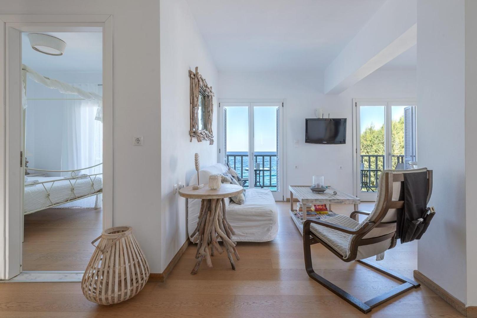 Uno Luxury Apartment with Sea view