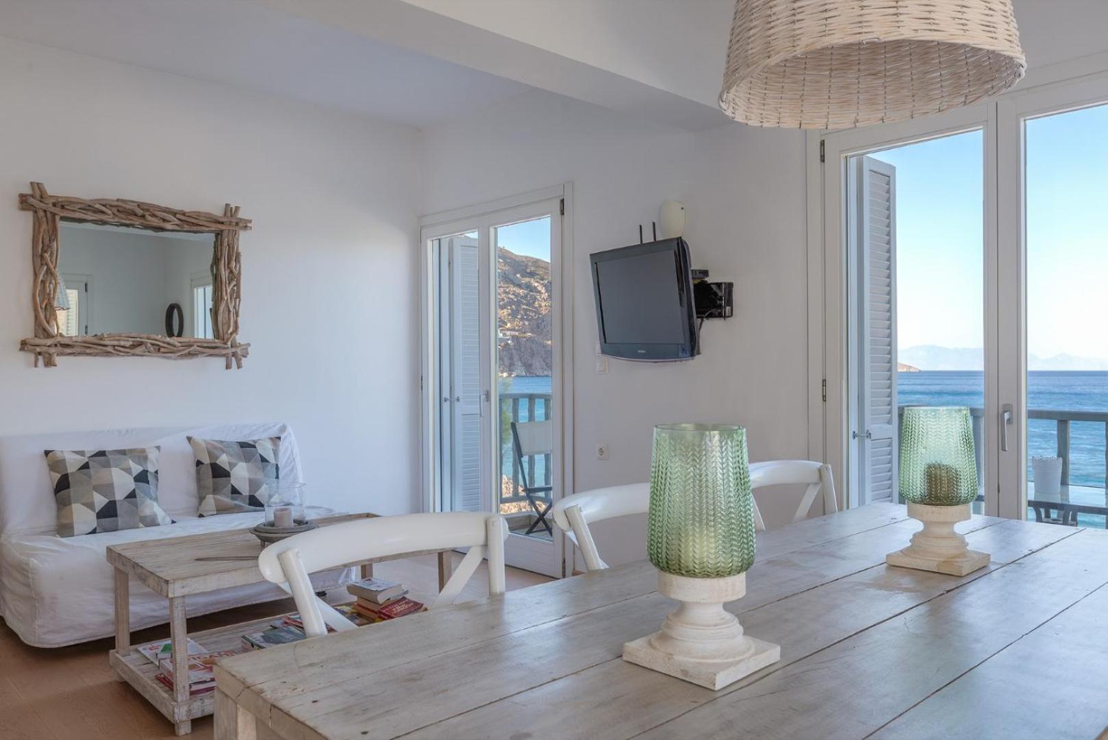 Uno Luxury Apartment with Sea view