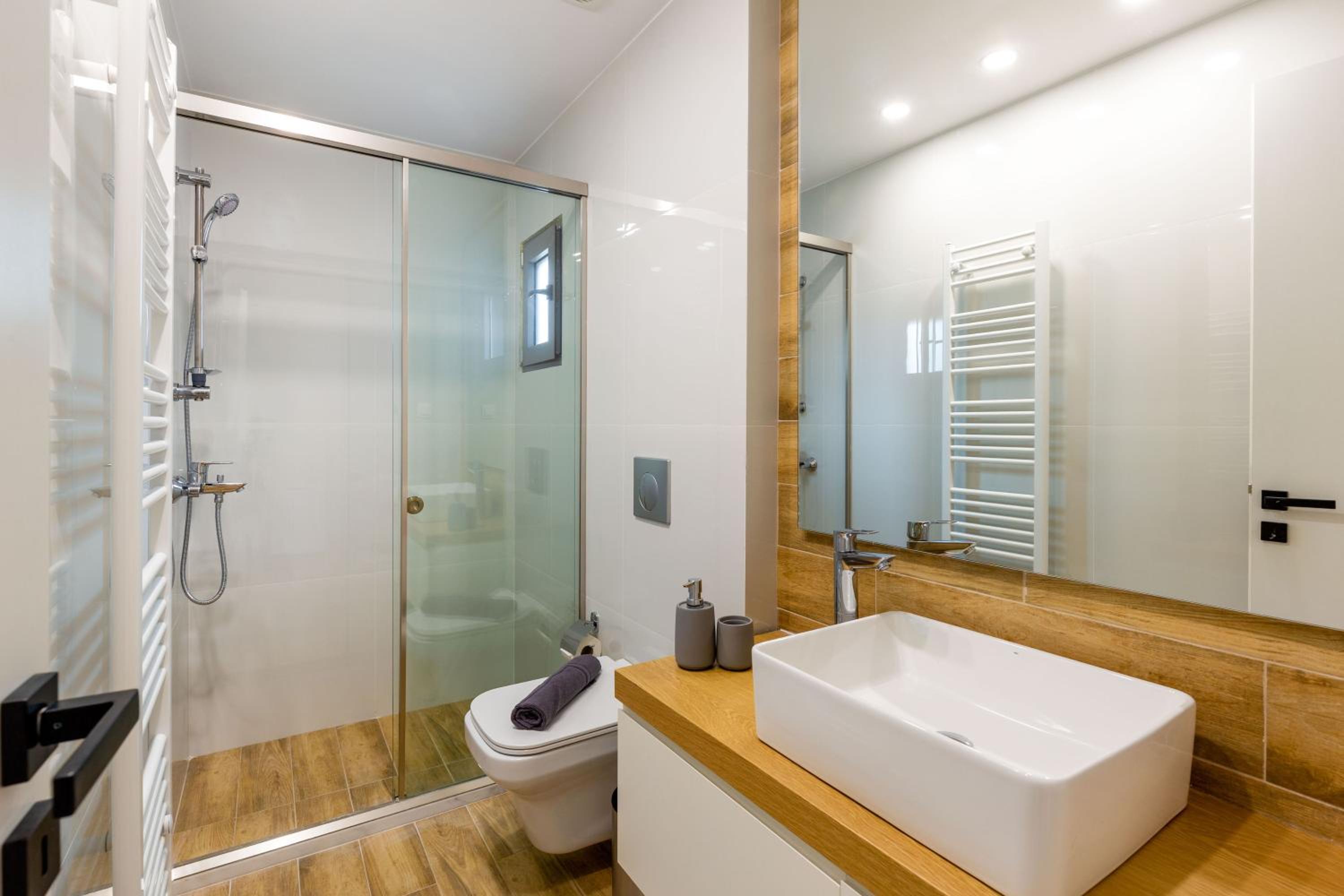 IO SUITES