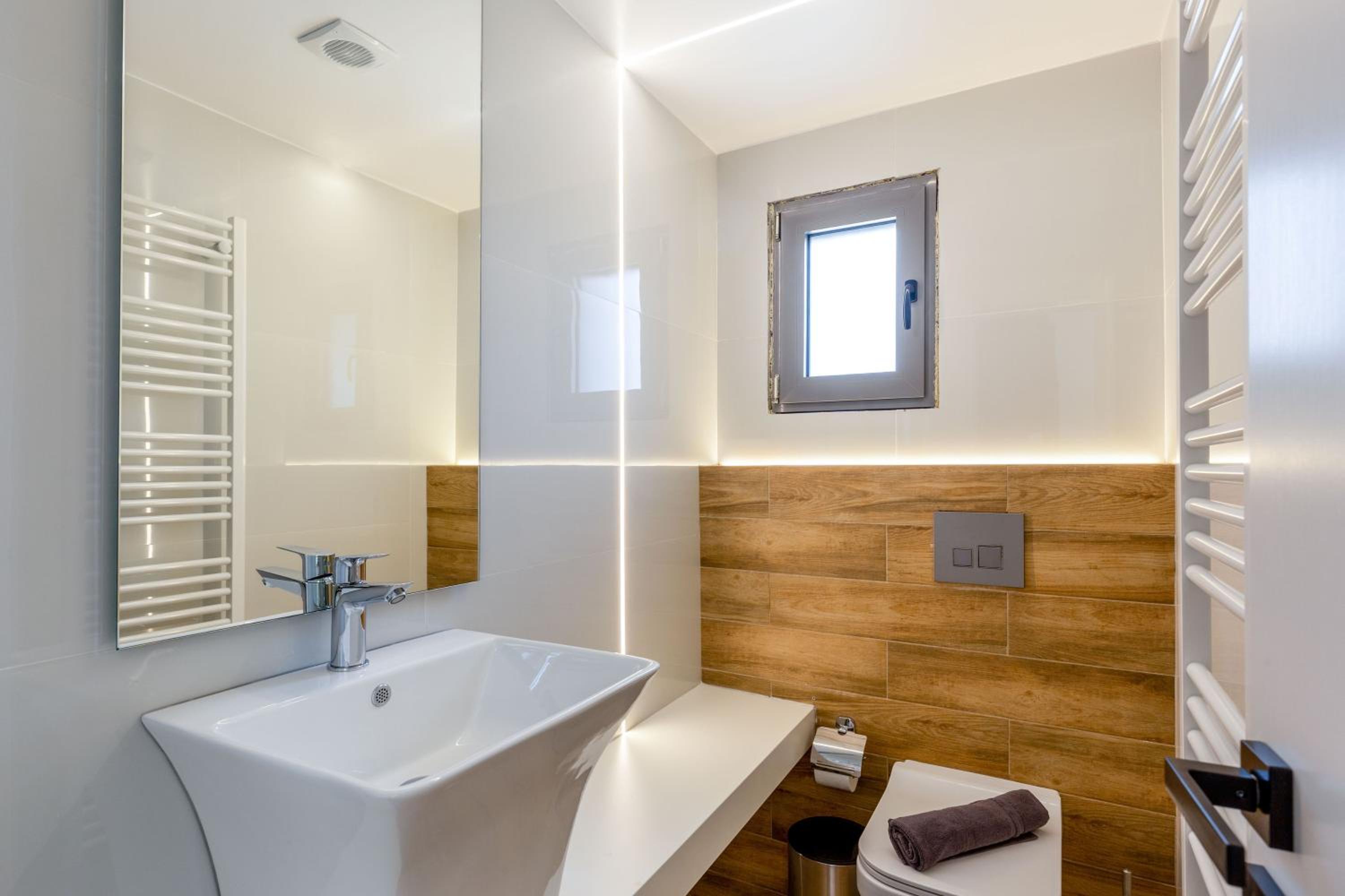 IO SUITES