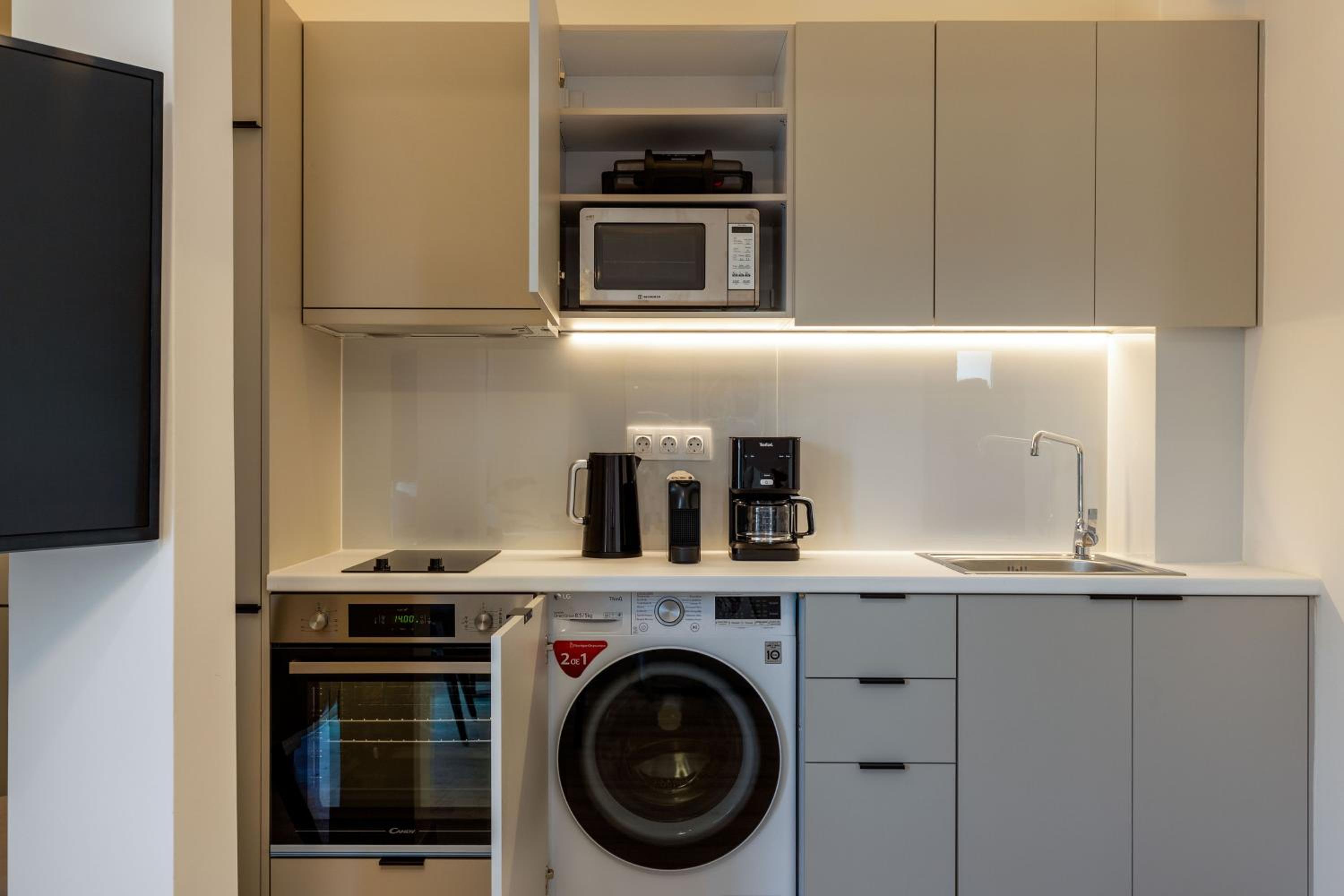 IO SUITES