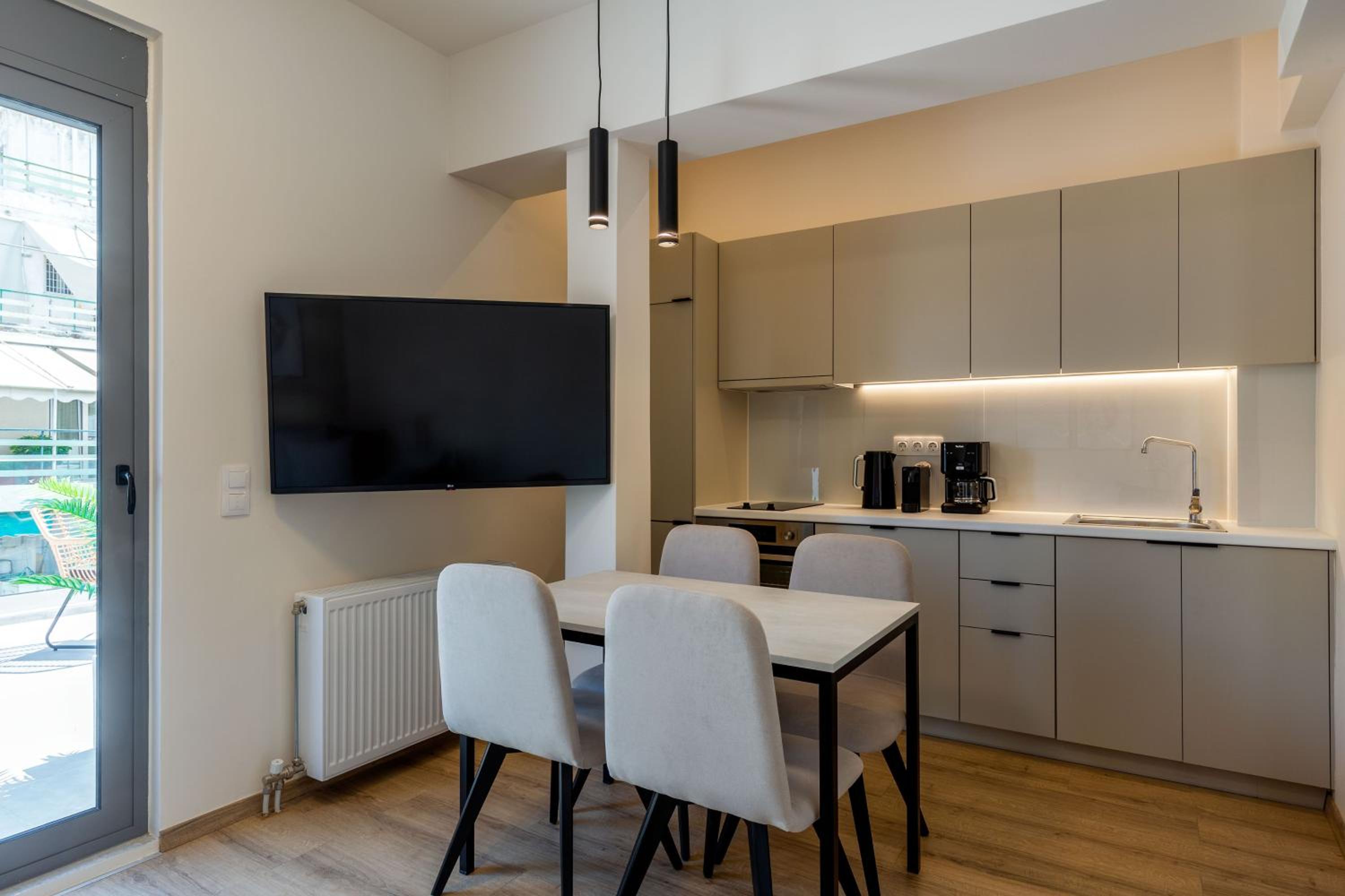 IO SUITES